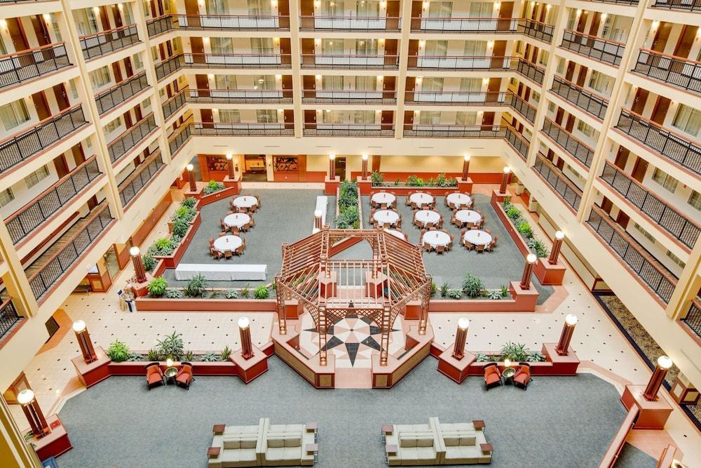 Embassy Suites By Hilton Cleveland Rockside Independence Exterior photo