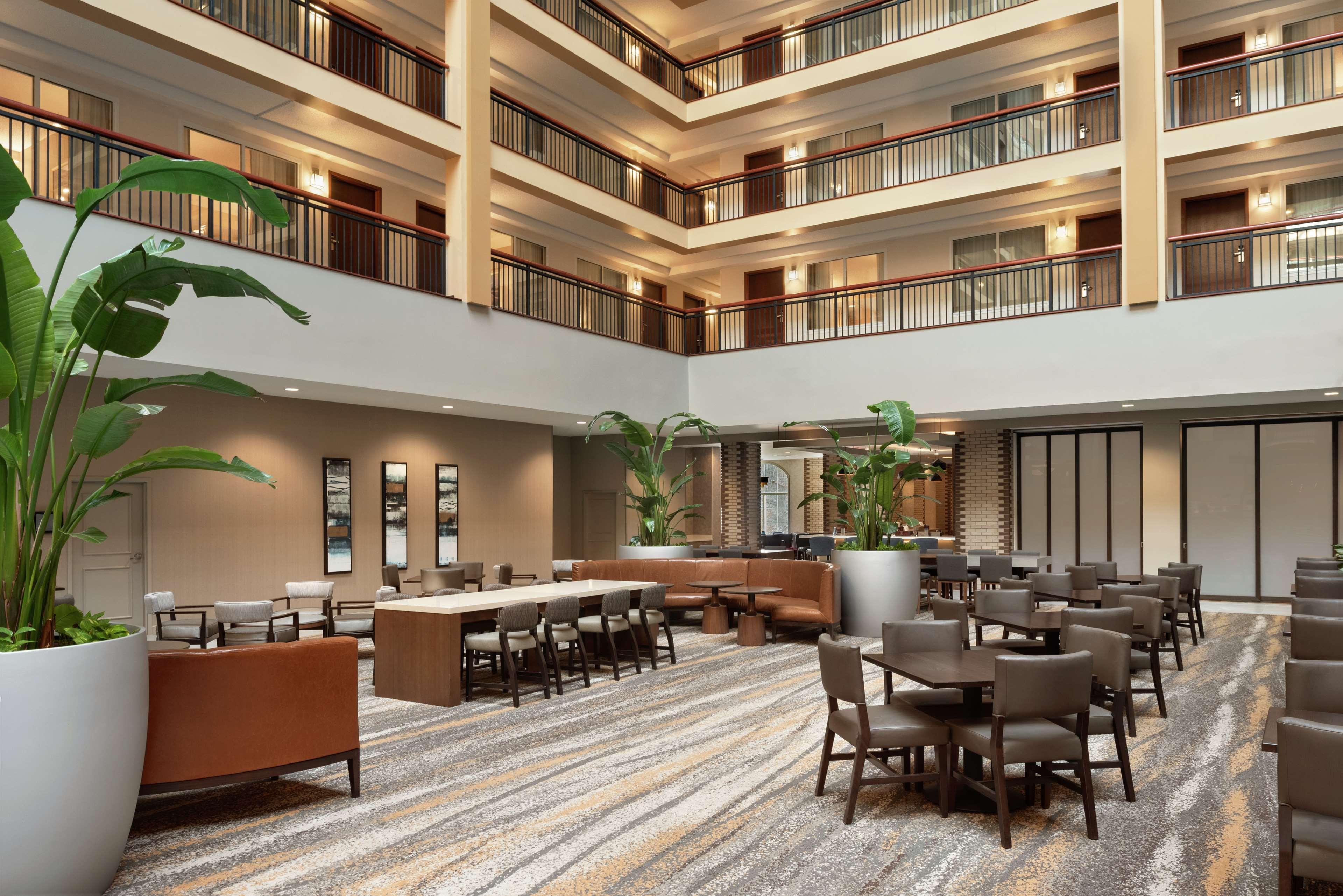 Embassy Suites By Hilton Cleveland Rockside Independence Exterior photo