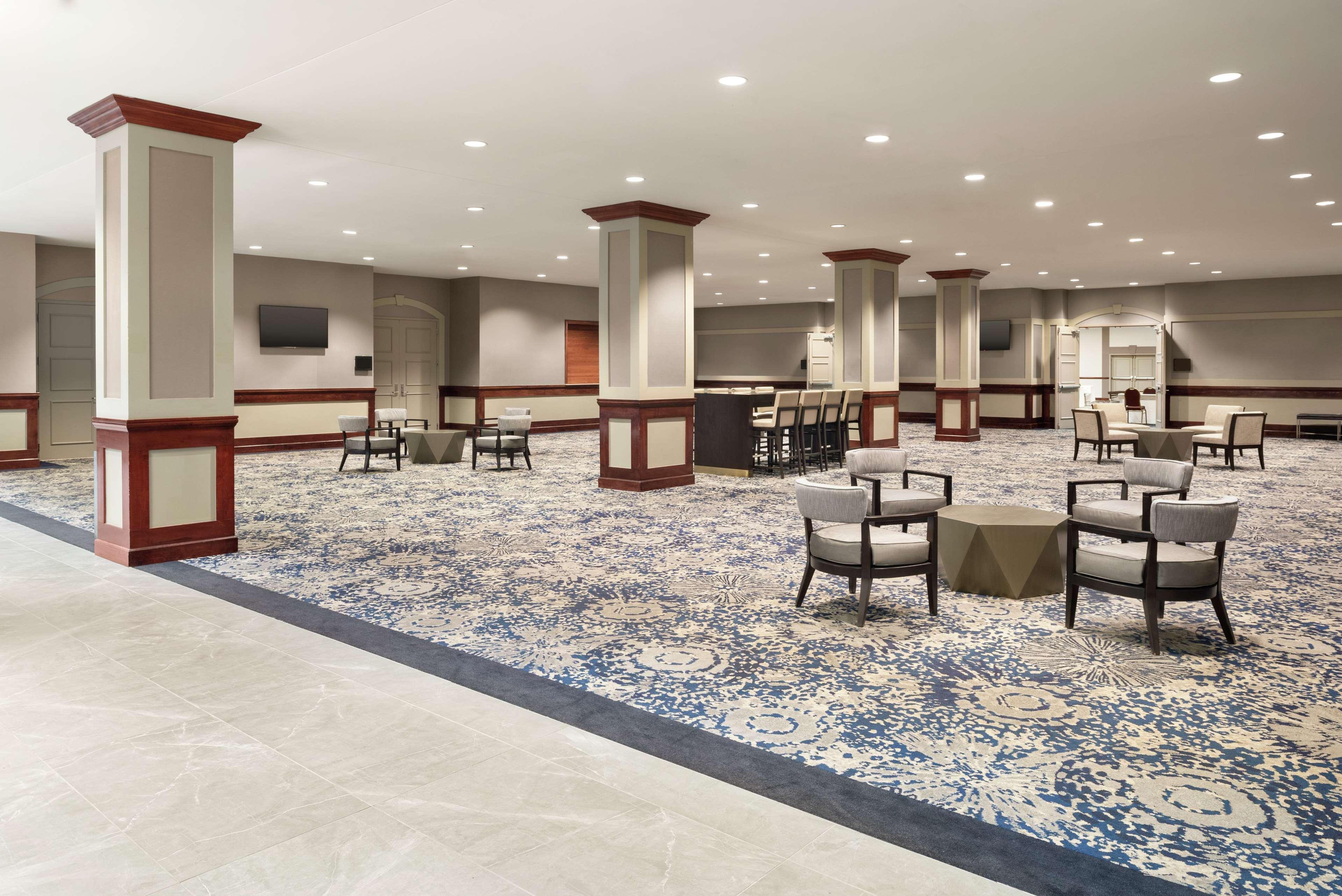 Embassy Suites By Hilton Cleveland Rockside Independence Exterior photo