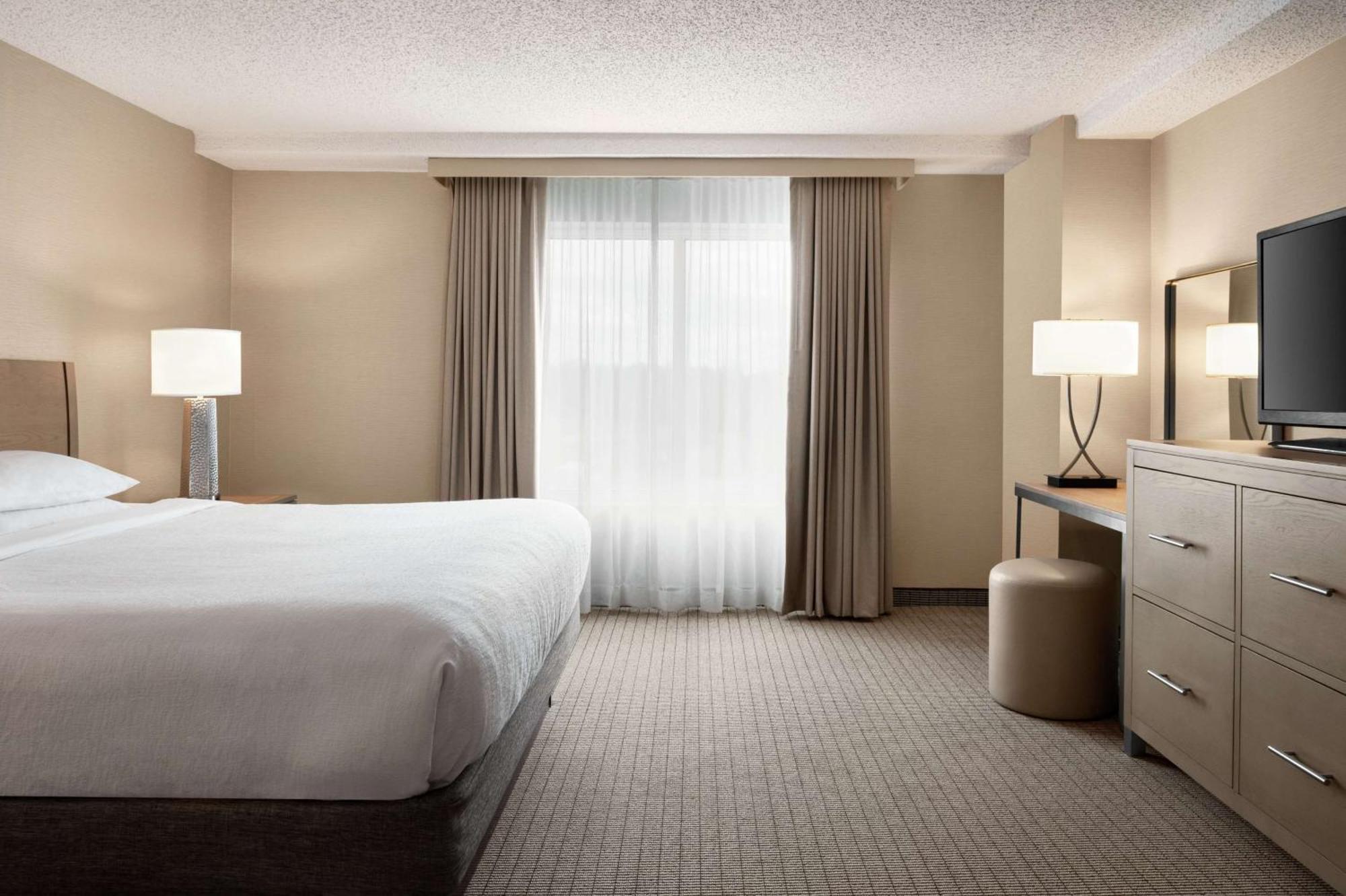 Embassy Suites By Hilton Cleveland Rockside Independence Exterior photo