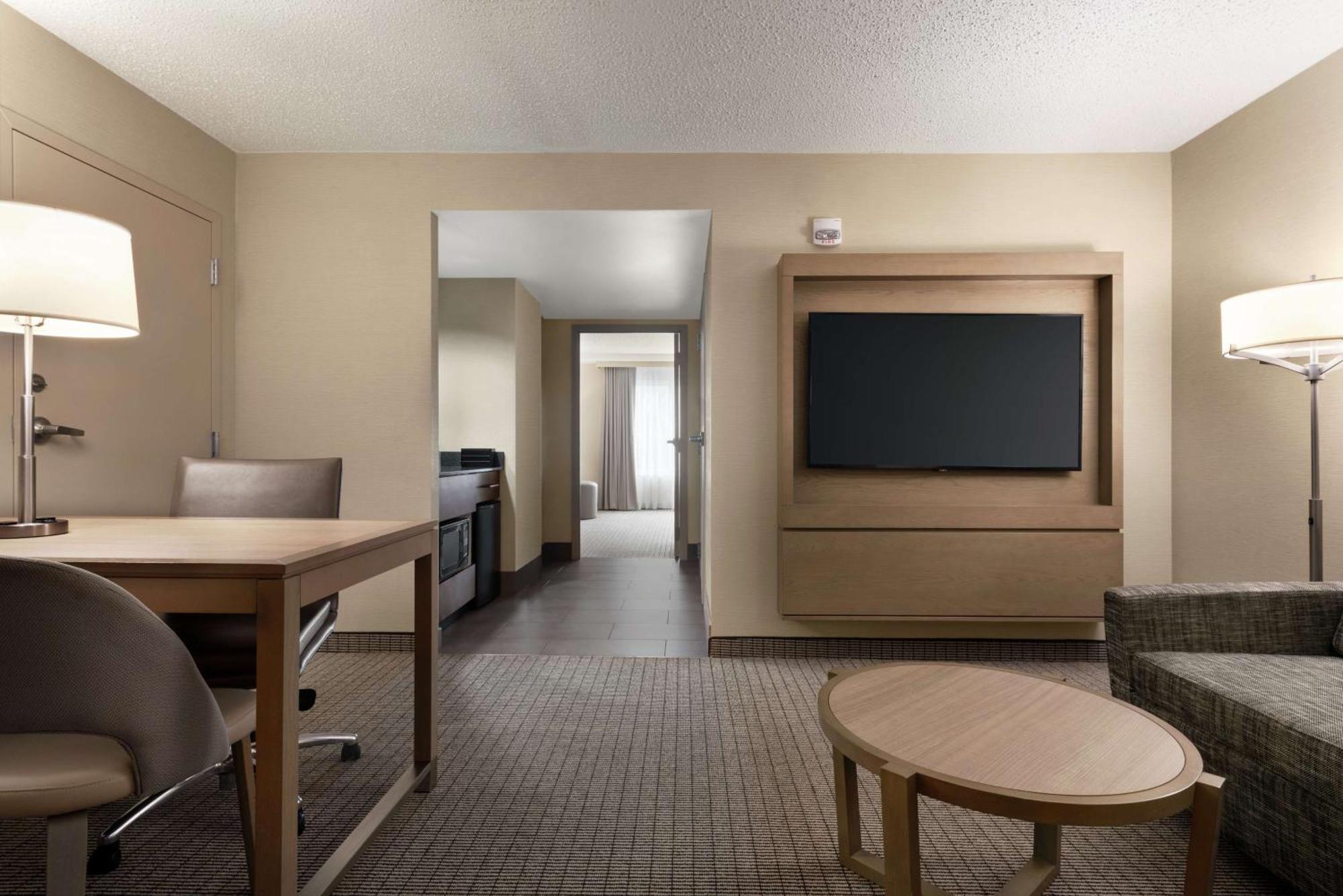 Embassy Suites By Hilton Cleveland Rockside Independence Exterior photo