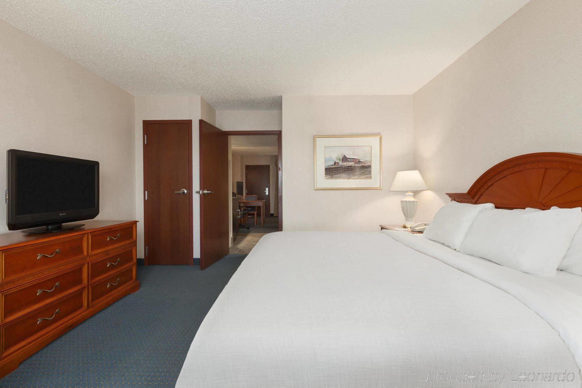 Embassy Suites By Hilton Cleveland Rockside Independence Room photo