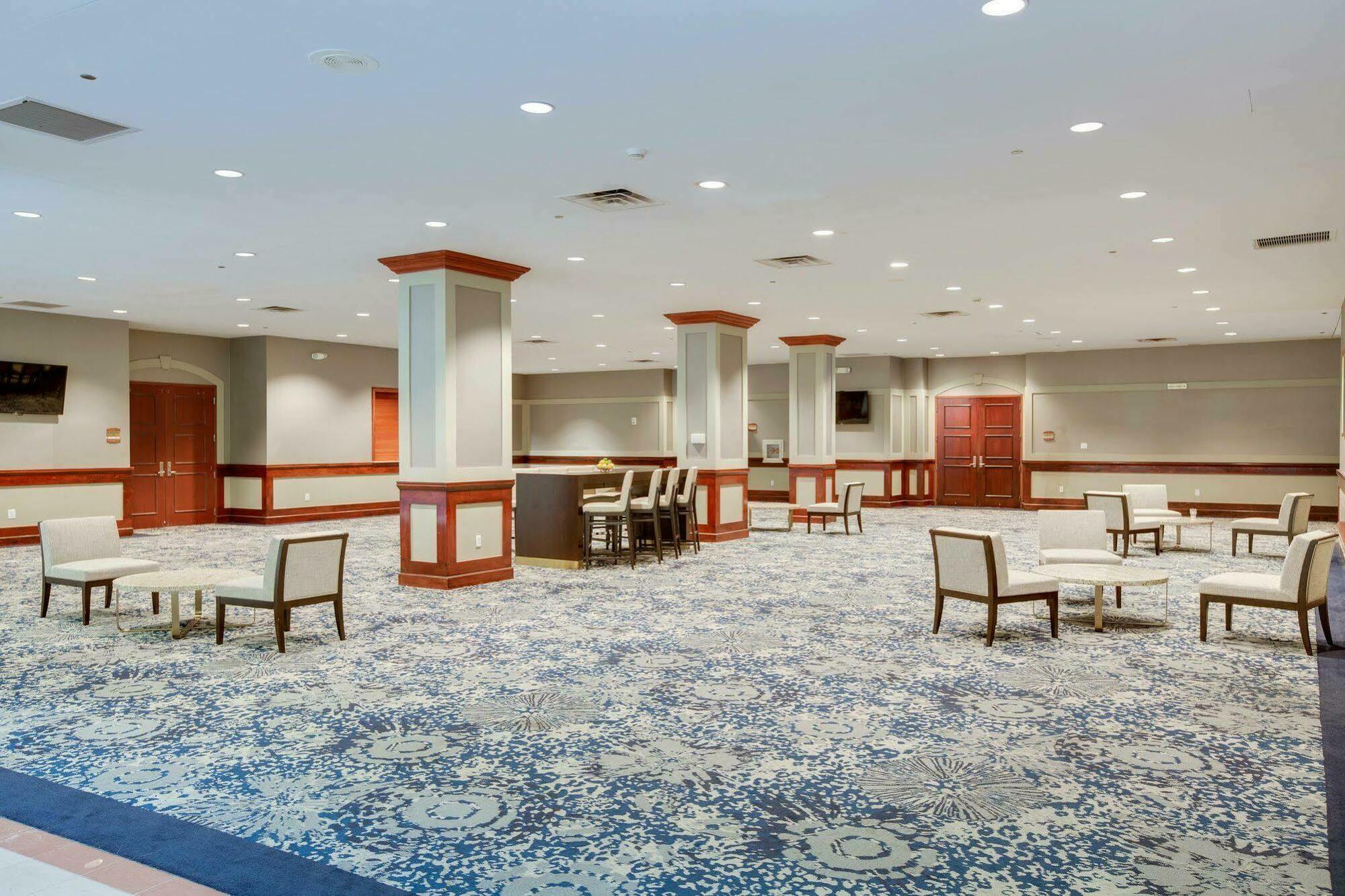 Embassy Suites By Hilton Cleveland Rockside Independence Exterior photo
