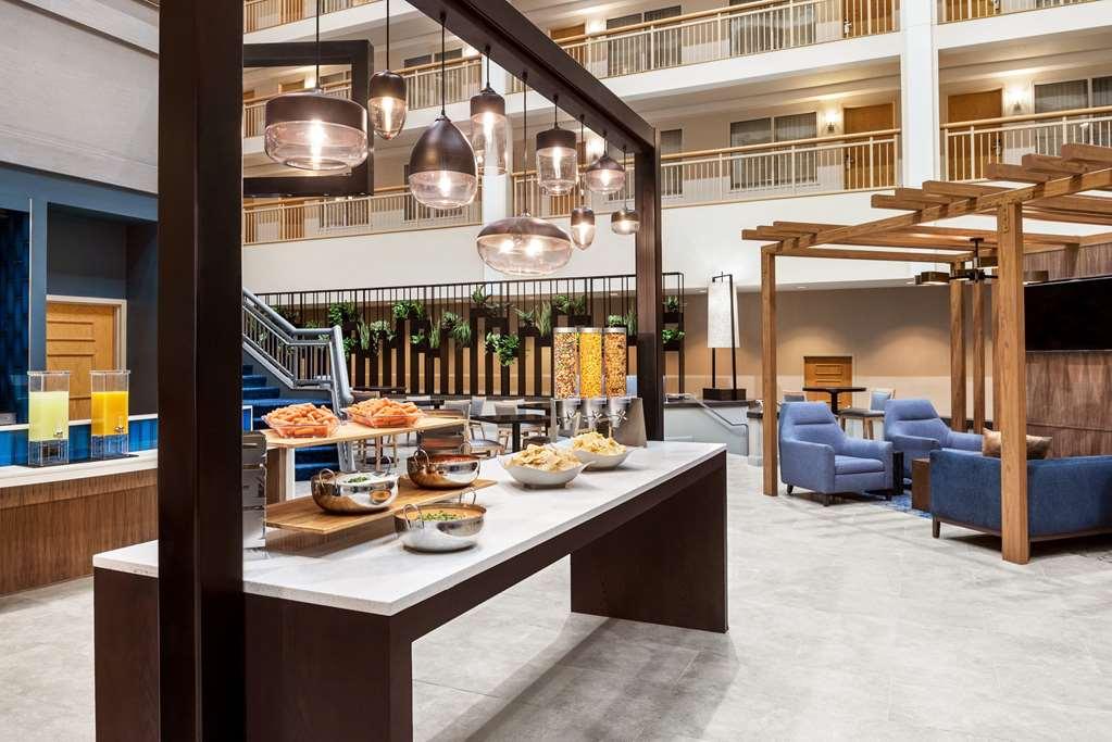 Embassy Suites By Hilton Cleveland Rockside Independence Restaurant photo